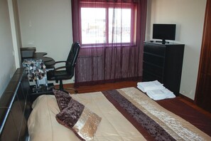 3 Schlafzimmer, Schreibtisch, schallisolierte Zimmer