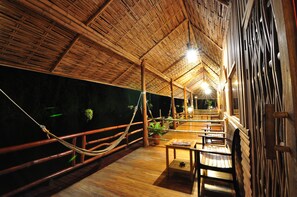 Hiên