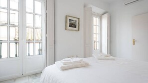 2 عدّة غرف نوم وواي فاي مجانًا وملاءات أسرّة