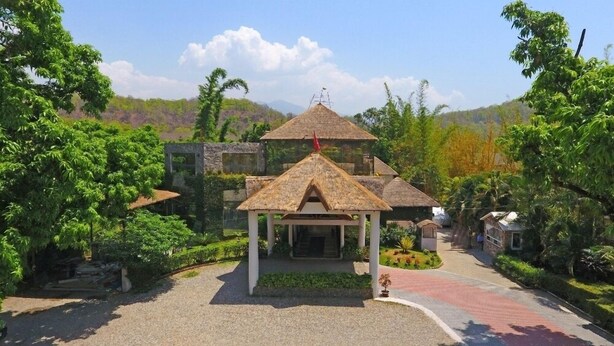 Front of property - Wood castle Spa & Resort (Ramnagar)