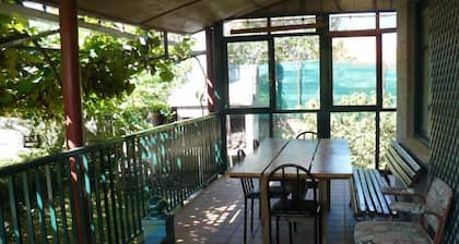 Vilagarcia De Arousa: House with garden, near the sea.