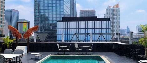 Außenpool, Liegestühle