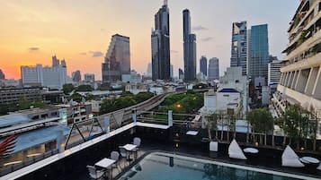 Outdoor pool, pool loungers