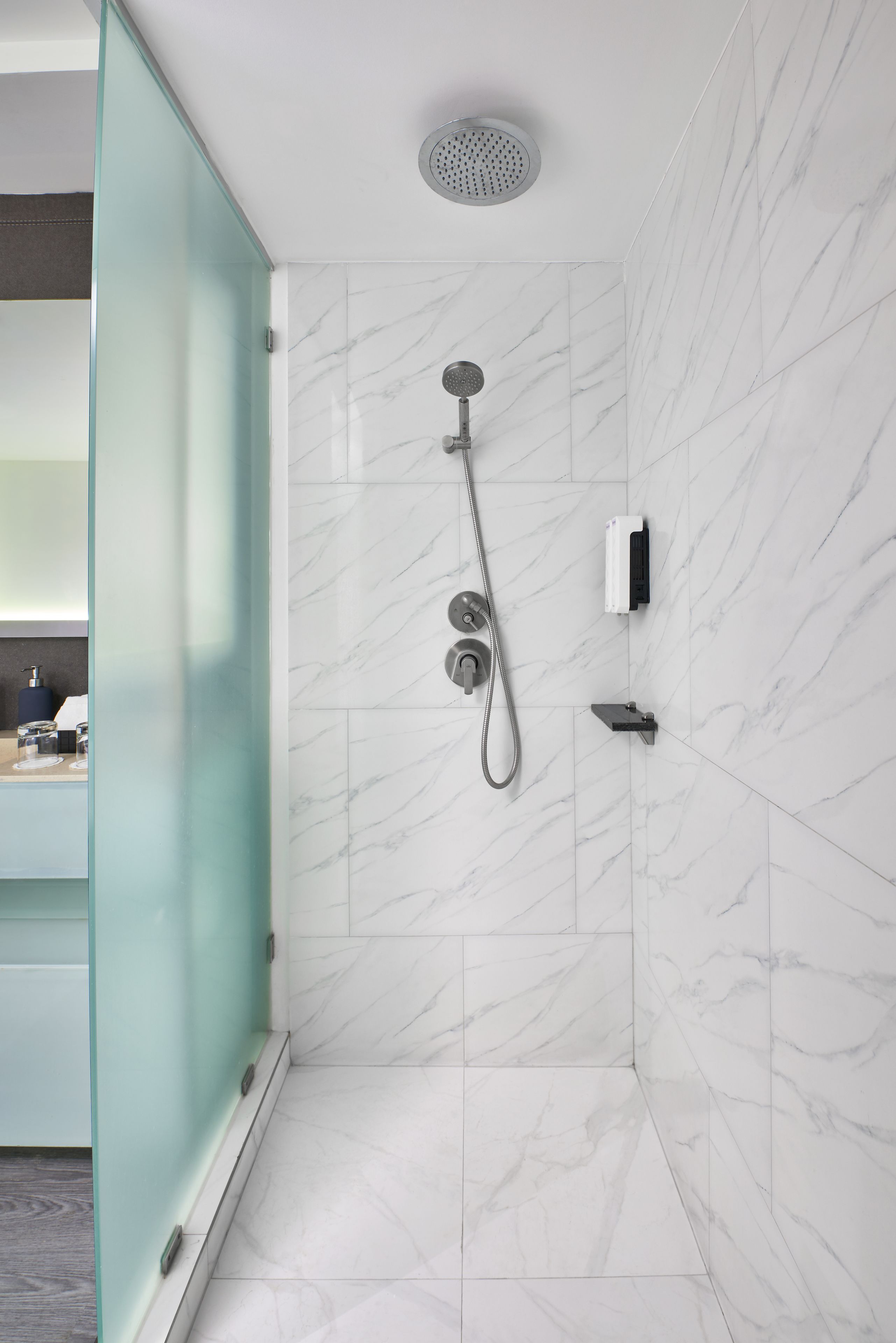 deluxe room | bathroom shower