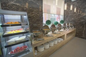 Daily buffet breakfast for a fee - Valero Grand Suites by Swiss-Belhotel Makati (Makati)