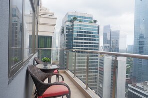 Balcony - Valero Grand Suites by Swiss-Belhotel Makati (Makati)