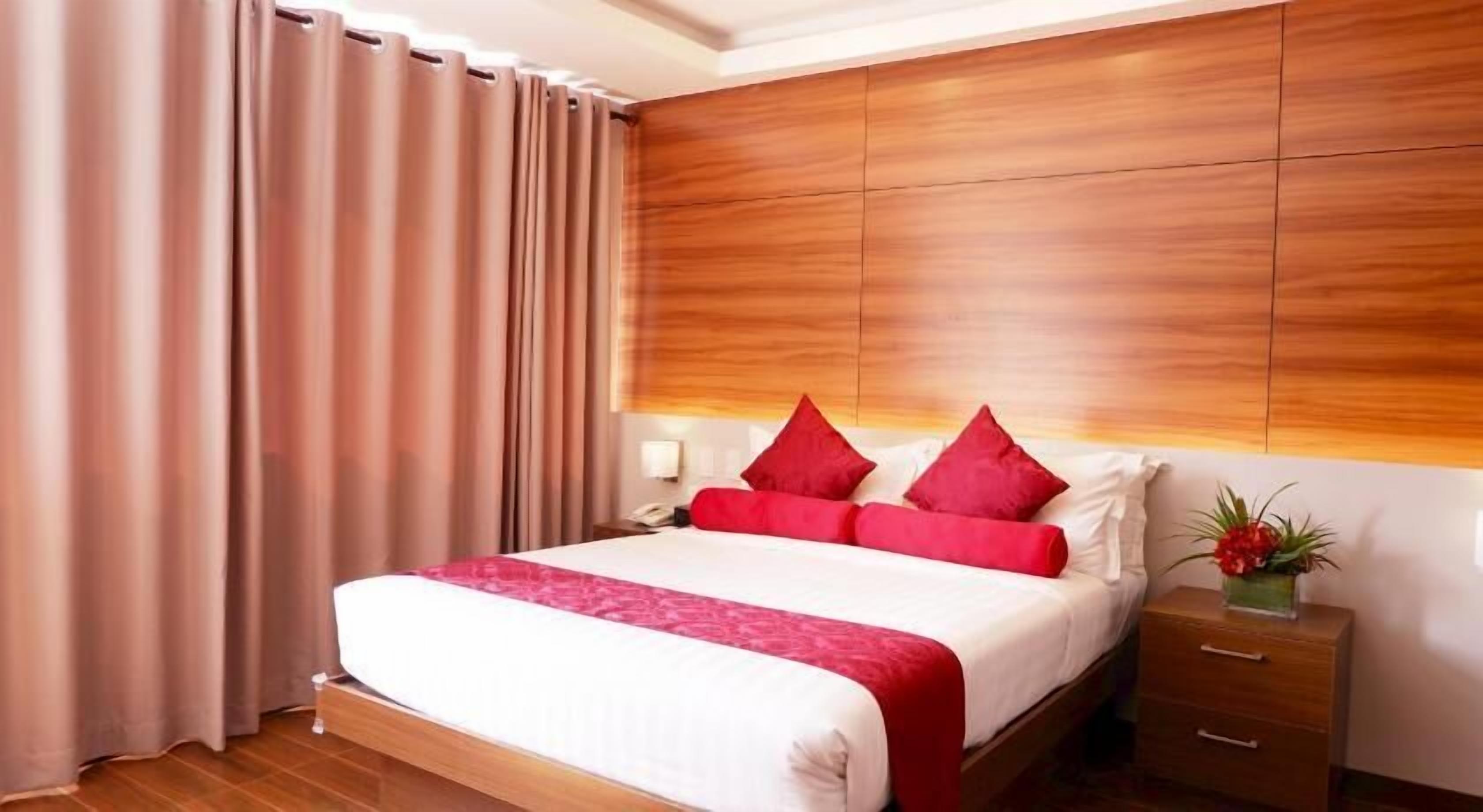 Safe på rommet, strykejern/-brett, wi-fi (inkludert) og sengetøy