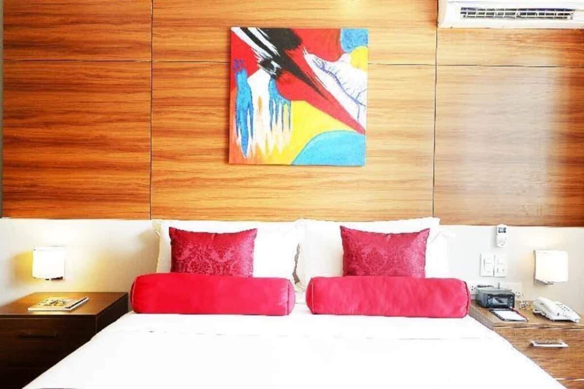 In-room safe, iron/ironing board, free WiFi, bed sheets