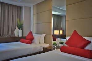 In-room safe, iron/ironing board, free WiFi, bed sheets - Valero Grand Suites by Swiss-Belhotel Makati (Makati)