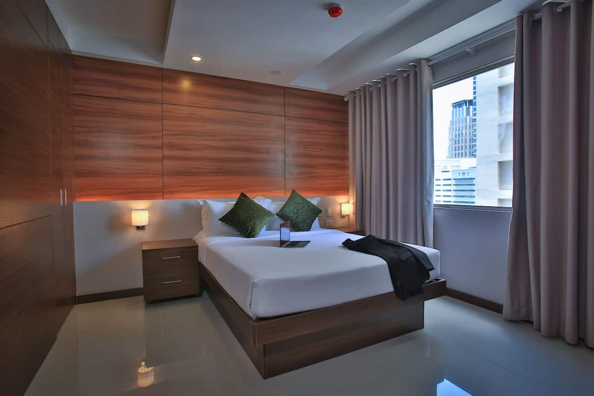 3 bedrooms, in-room safe, iron/ironing board, free WiFi