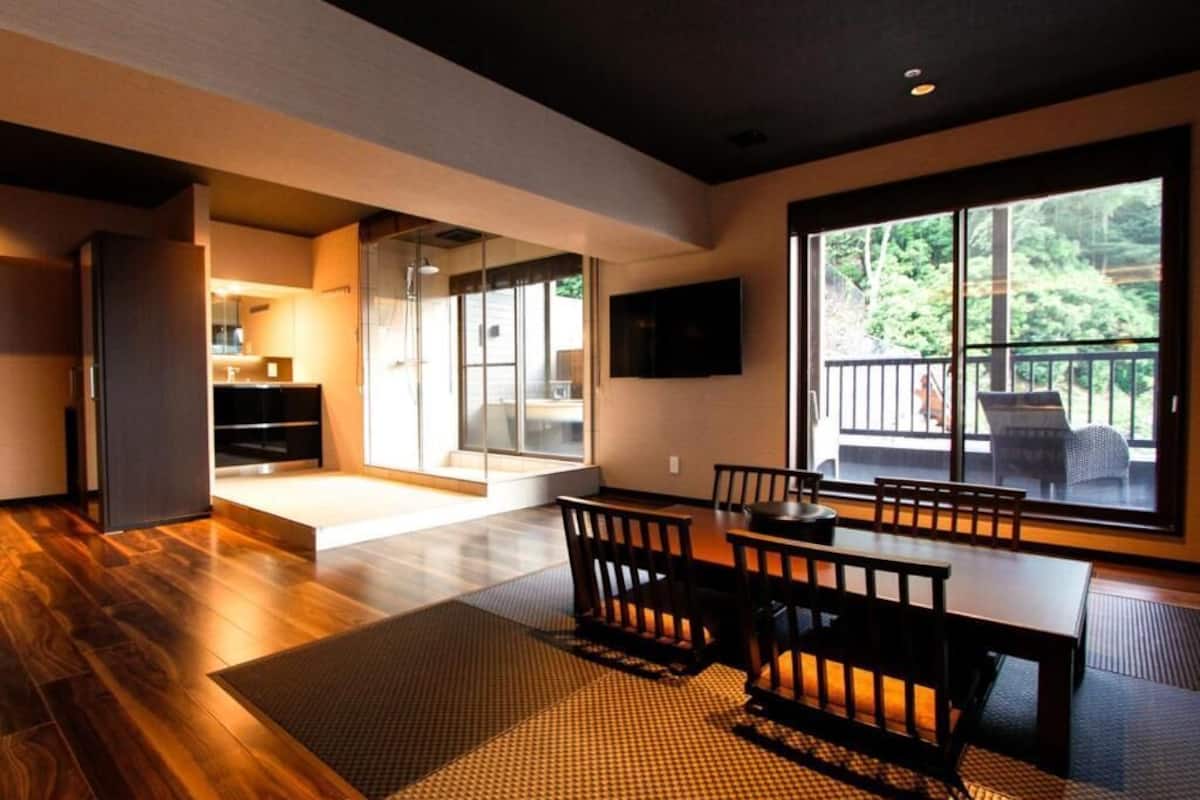 1 bedroom, premium bedding, down duvets, in-room safe