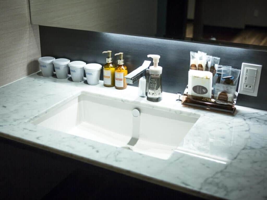 separate bathtub and shower, spring water bathtub, hair dryer, slippers