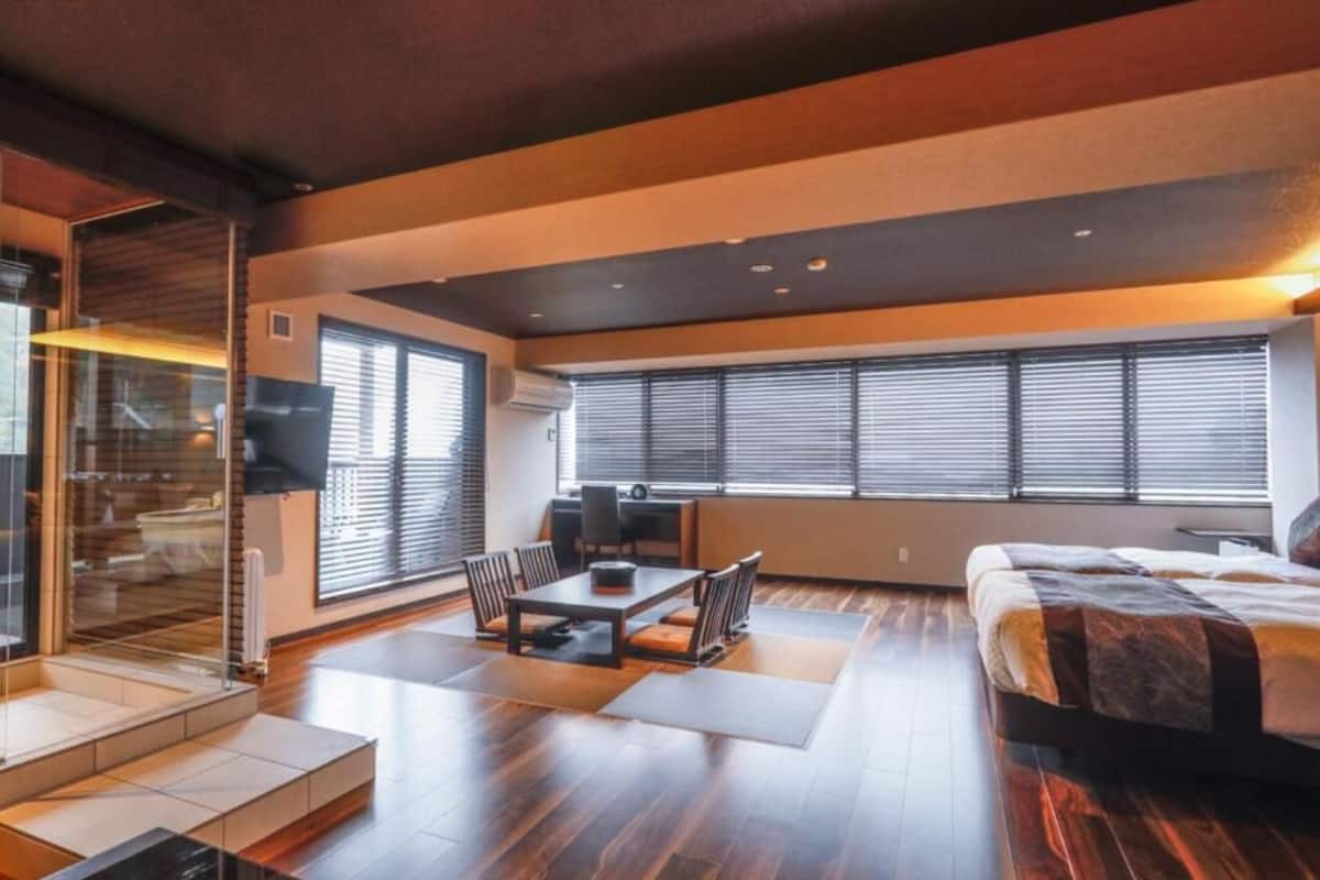 1 bedroom, premium bedding, down duvets, in-room safe