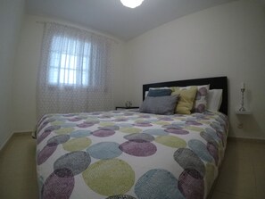 4 chambres, fer et planche à repasser, Wi-Fi, draps fournis