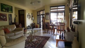 Lobby sitting area - Hunch Backpackers Hostel (Dar es Salaam)