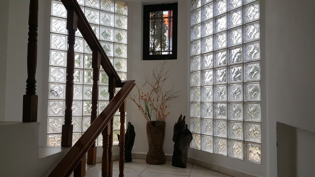 Staircase - Hunch Backpackers Hostel (Dar es Salaam)