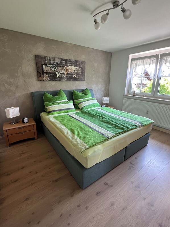 2 chambres, fer et planche à repasser, accès au Wi-Fi (inclus)