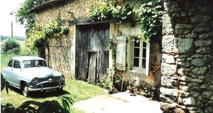 Romantic natural stone cottage in the idyllic natural park Perigord - Limousin