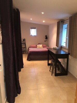 2 bedrooms, desk, iron/ironing board, travel crib