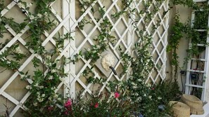 Exterior detail - 5-star House with garden and heated swimming pool - city center - aircon (Avignon)