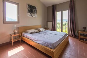 5 chambres, fer et planche à repasser, Wi-Fi gratuit, draps fournis