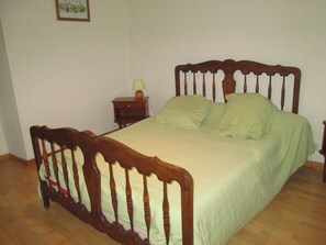 2 chambres, fer et planche à repasser, Wi-Fi gratuit, draps fournis