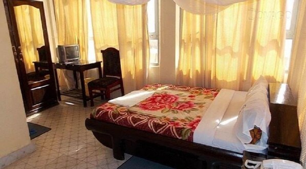 In-room safe, blackout curtains, iron/ironing board, free WiFi - Arusha Bimel Hotel (Arusha)
