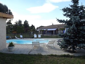 Outdoor pool, a heated pool - Spacious villa, private, secure swimming pool Jacuzzi on large, enclosed grounds (Sampzon)