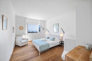 4 bedrooms, desk, iron/ironing board, travel cot