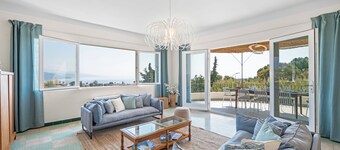 Magnificent Provencal Villa with swimming pool, sea view, near Monaco and Italy