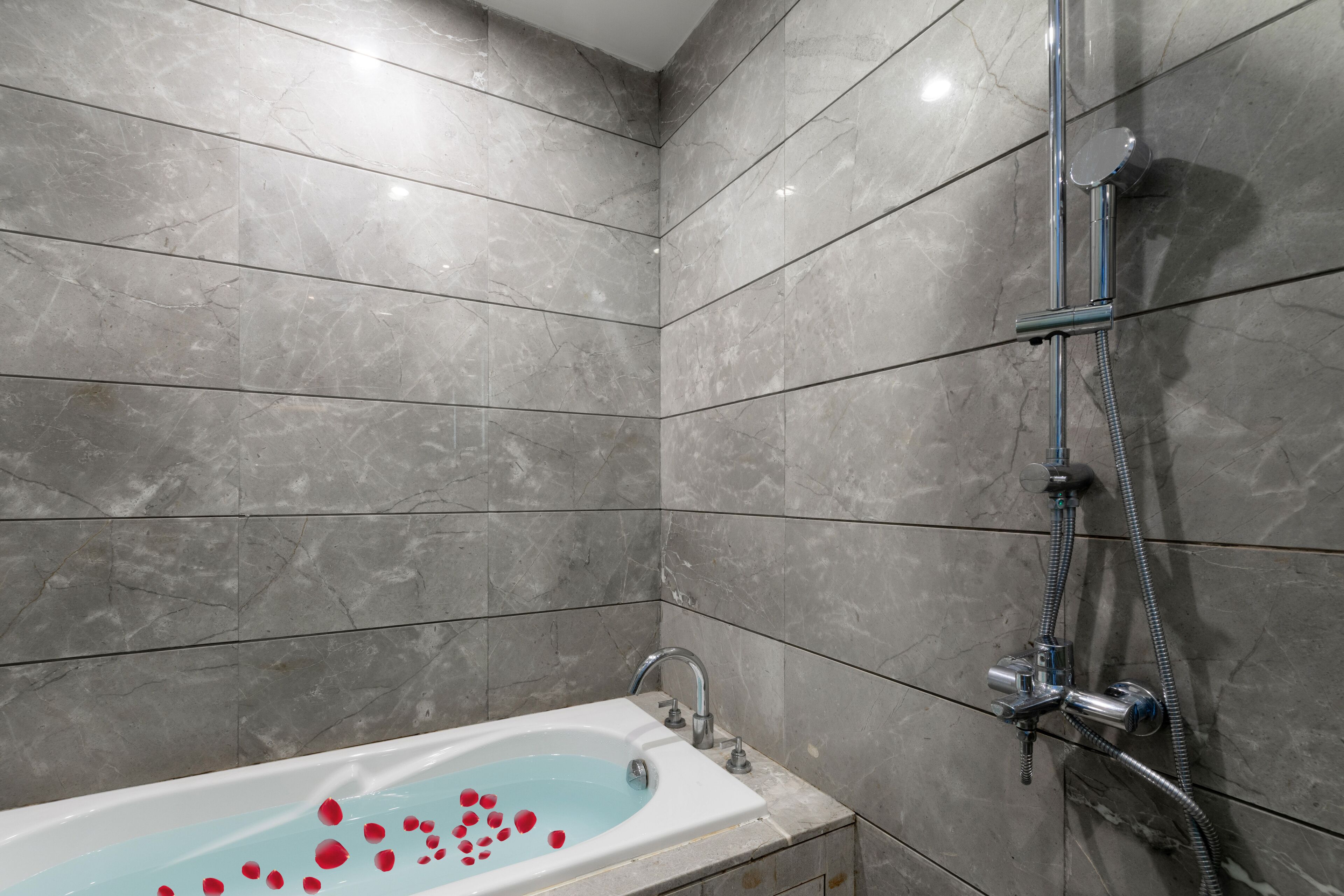 deep-soaking bathtub