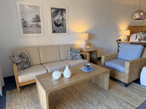 Een smart-tv en boeken