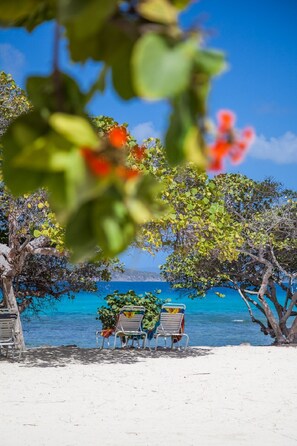 Am Strand, Liegestühle, Strandtücher