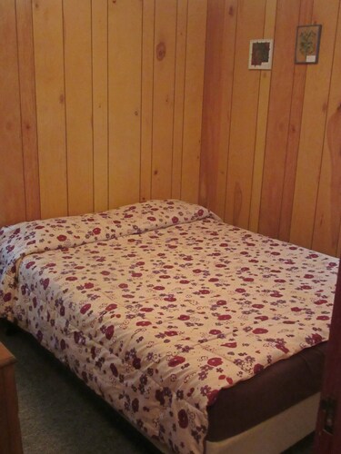  Coastal Cottage Resort. Comfy Cozy Cottage. Sleeps Up To 5, Free WiFi, Secluded