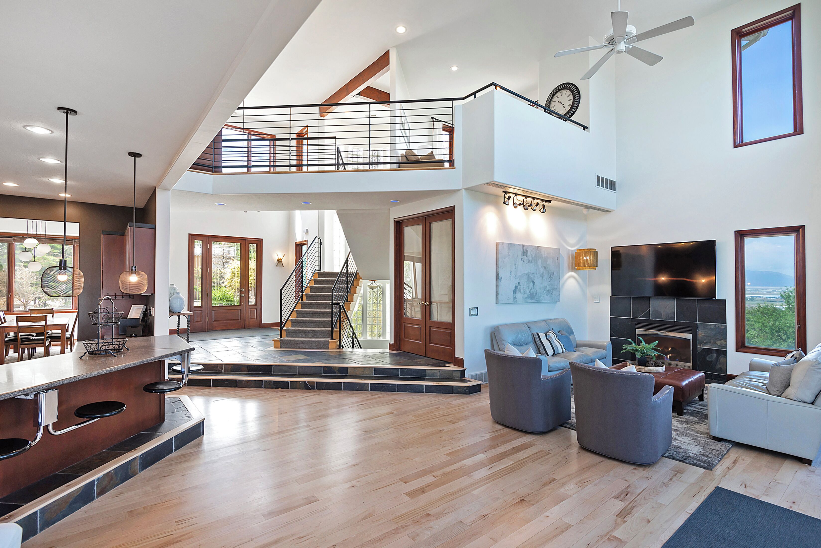 Smart TV, fireplace, DVD player, ping pong