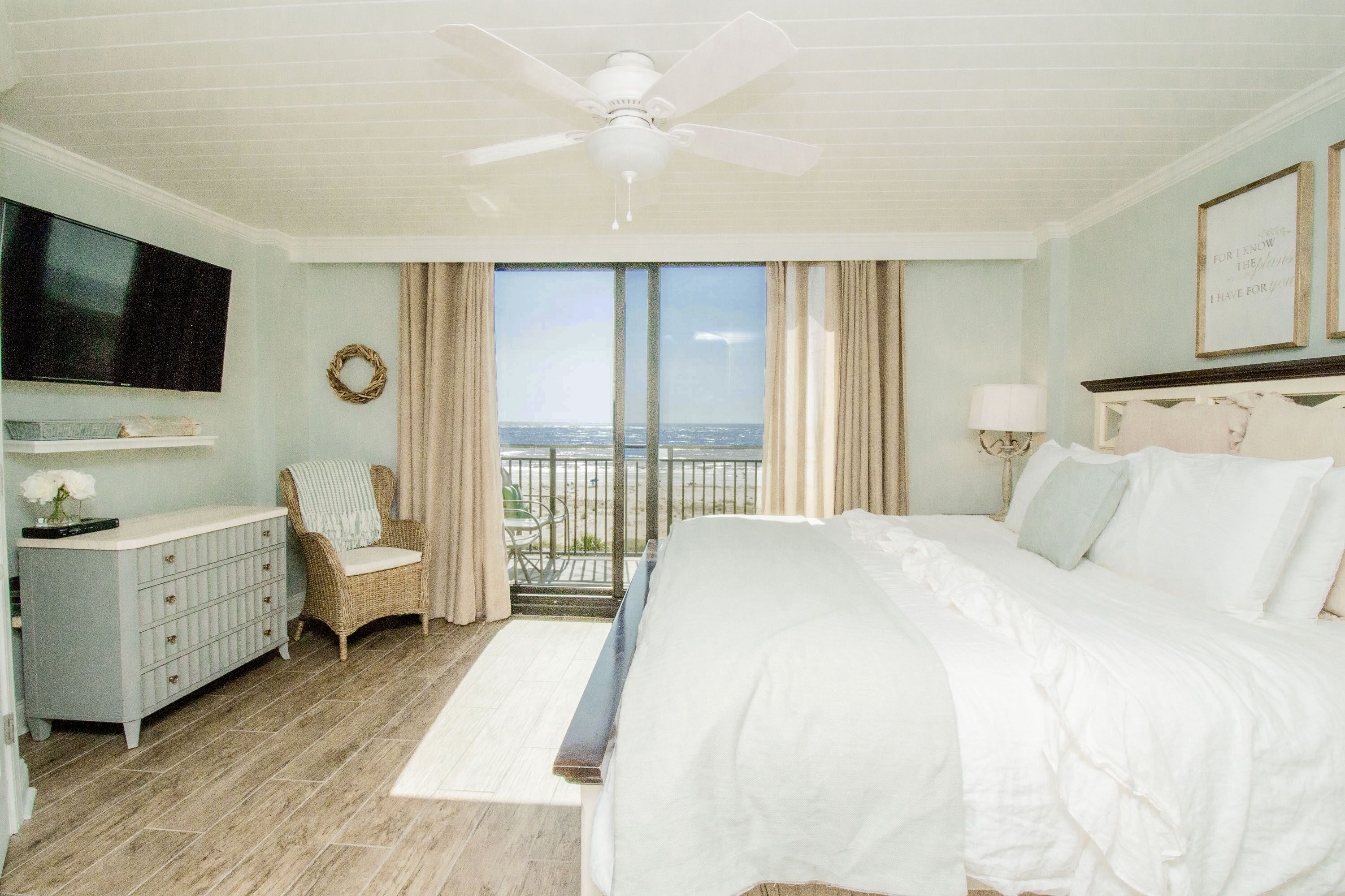 3 多间卧室、客房内保险箱、办公桌、熨斗/熨衣板