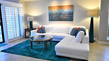 Smart TV, caminetto, stampante