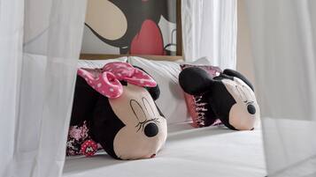 Princess Villa | Minibar, in-room safe, desk, blackout curtains