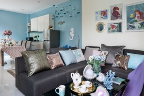 Princess Villa | Living area | 40-inch Smart TV with cable channels, TV - Itz Time Hua Hin Pool Villa (Hua Hin)