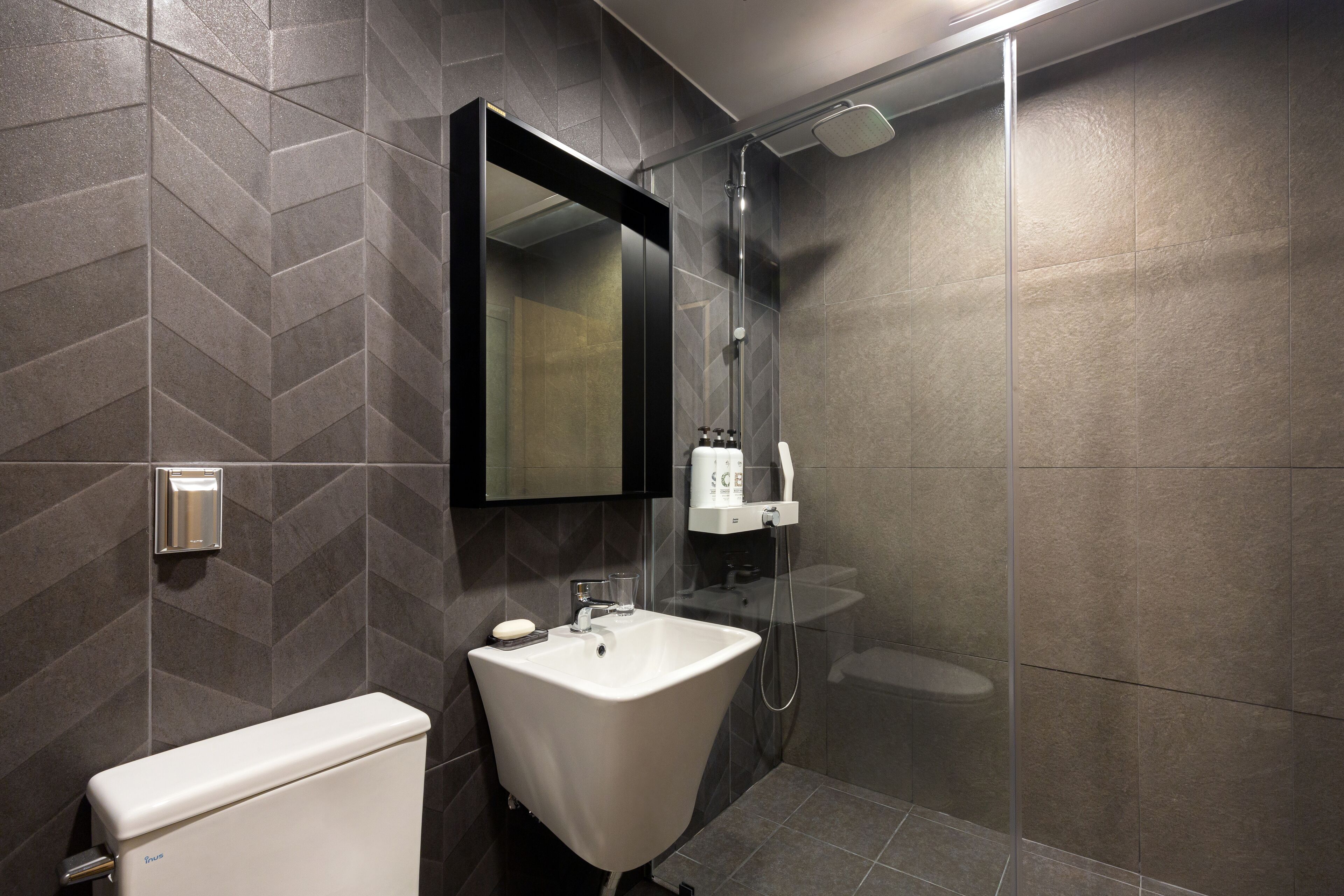 premium double room, ocean view (5th, 6th floor) | bathroom | shower, free toiletries