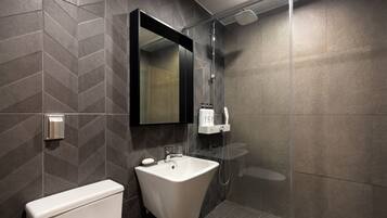 Premium Double Room, Ocean View (5th, 6th Floor) | Bathroom | Shower, free toiletries