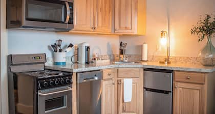 The Douglas on Third Owner's Suite: adorable apartamento en el centro de 3rd Street