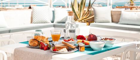 Free daily cooked-to-order breakfast