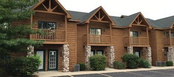 Vacation Villa  Located Near Starved Rock and Matthiessen State Parks!