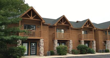 Vacation Villa Located Near Starved Rock and Matthiessen State Parks!