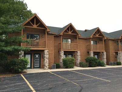 Vacation Villa Located Near Starved Rock and Matthiessen State Parks!