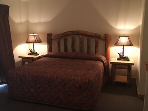 2 bedrooms, free WiFi, bed sheets, wheelchair access - Vacation Villa Located Near Starved Rock and Matthiessen State Parks! (Utica)