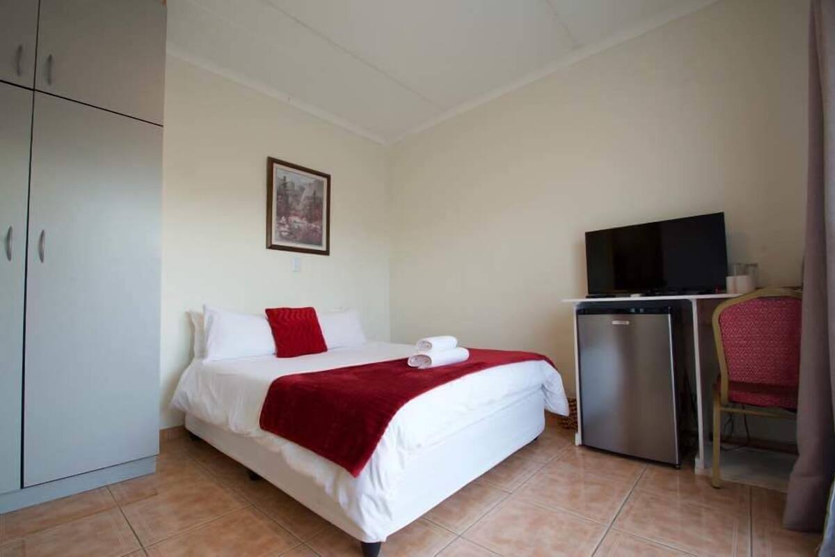 Habitación doble | Escritorio, tabla de planchar con plancha y wifi gratis