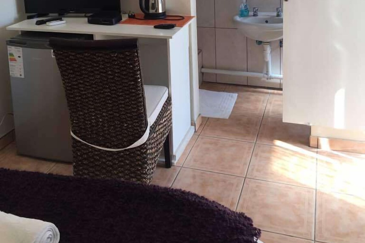 Twin Room | Desk, iron/ironing board, free WiFi