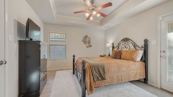 4 bedrooms, desk, iron/ironing board, WiFi